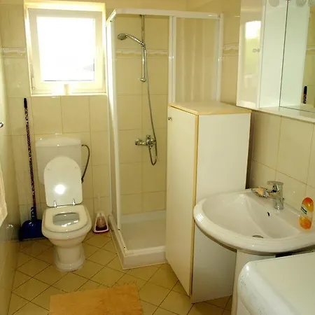 Neven Apartment *